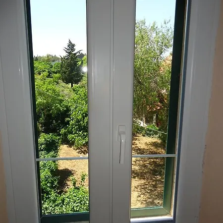Tudor -