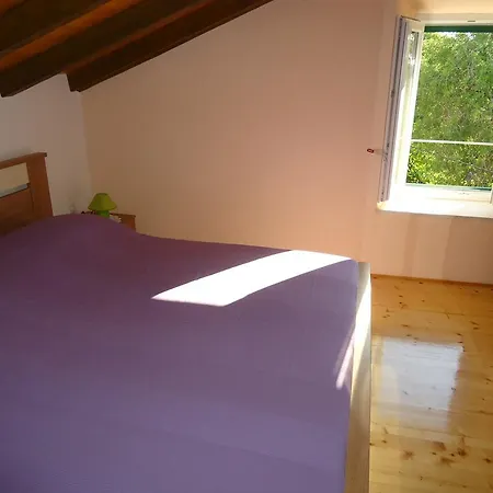 Tudor -